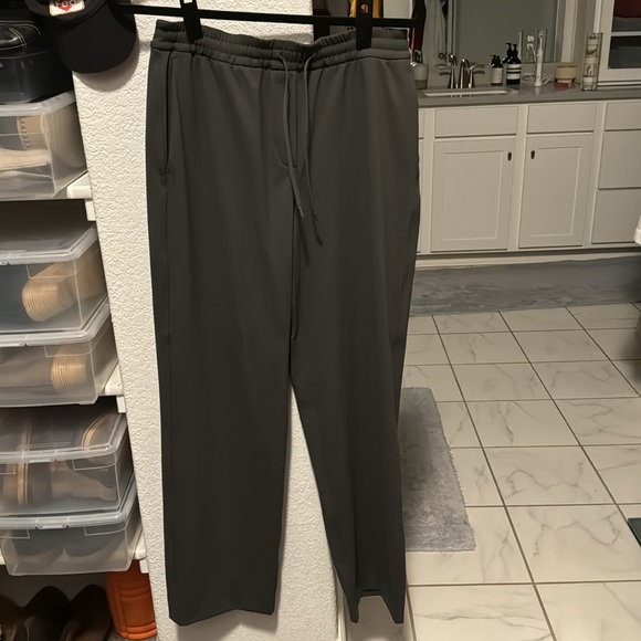 Lululemon size m grey pants - Picture 2 of 3